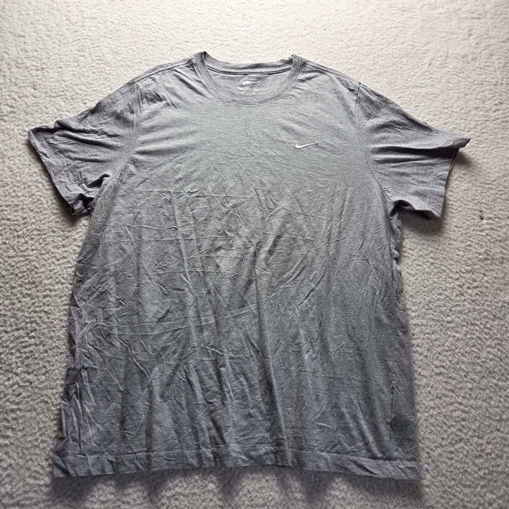 Nike Shirt Mens 2XL Gray Swoosh Logo Graphic The Nike Tee Tagless Cotton Jersey